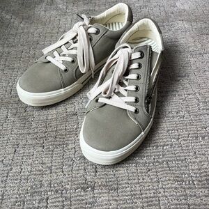 Taos Footwear Women's Gray Sneakers